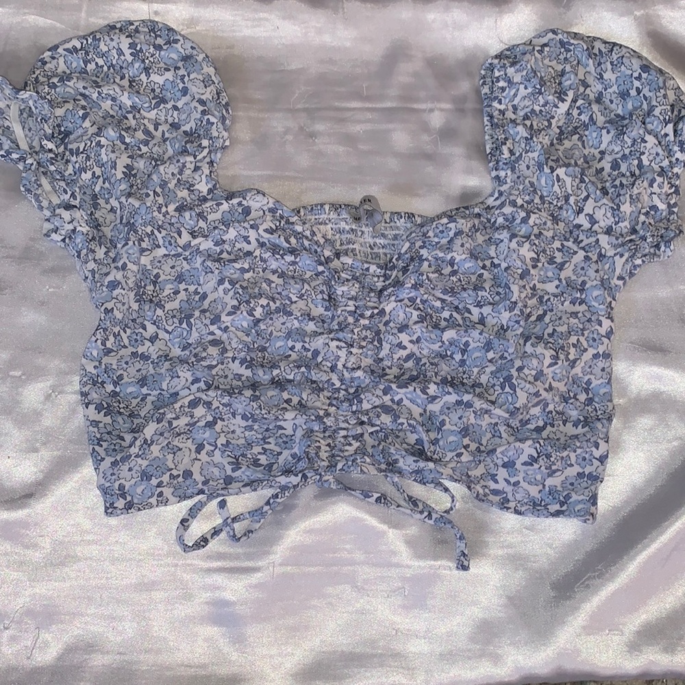Hollister mini floral blue crop top adjustable front band